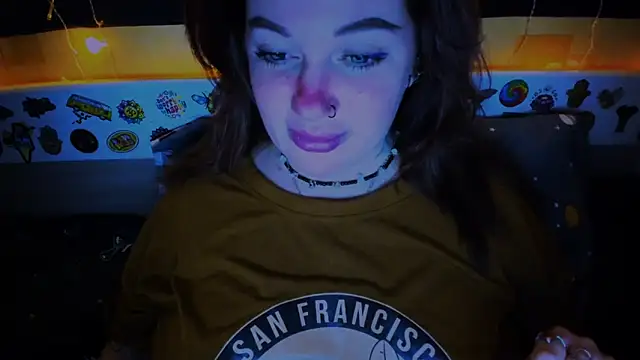 EllieOz online show from December 14, 3:04 pm