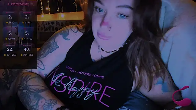 EllieOz online show from December 15, 5:20 pm