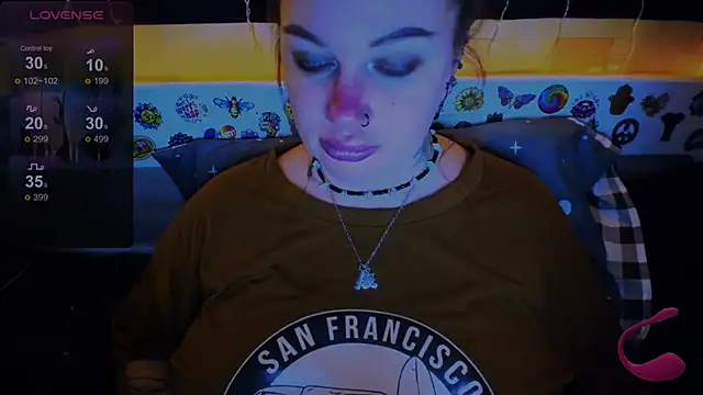 EllieOz online show from December 16, 9:52 pm
