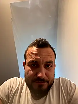 Snapshot of cosmin9000 chatting on October 11, 1:20 pm cosmin9000 online show from October 11, 1:20 pm