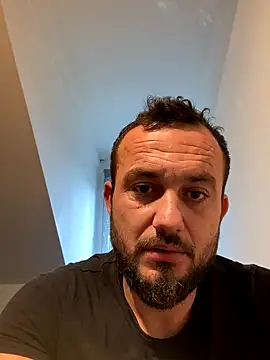 Snapshot of cosmin9000 chatting on October 19, 6:36 am cosmin9000 online show from October 19, 6:36 am