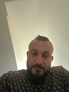 Snapshot of cosmin9000 chatting on May 17, 9:28 am cosmin9000 online show from May 17, 9:28 am