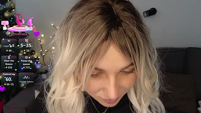 Snapshot of Yoda21 chatting on December 15, 12:42 pm Yoda21 online show from December 15, 12:42 pm