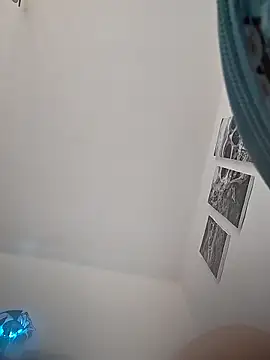 LauraBaby online show from March 28, 1:22 pm