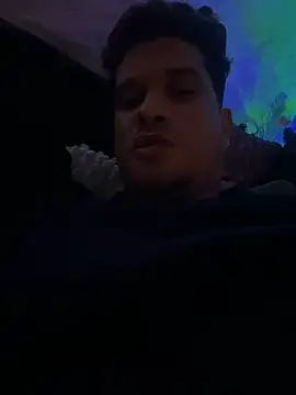 Snapshot of dariusbasil chatting on December 21, 6:30 am dariusbasil online show from December 21, 6:30 am