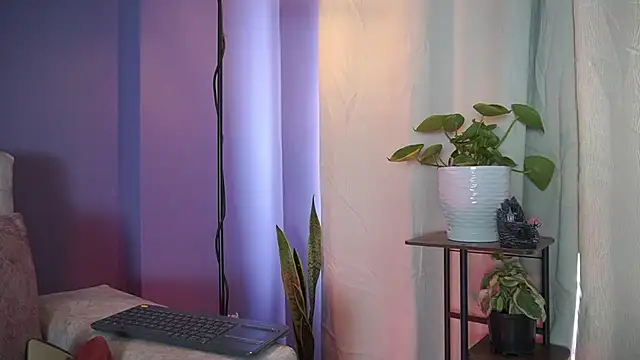 Snapshot of roselinedior chatting on July 13, 5:16 pm roselinedior online show from July 13, 5:16 pm