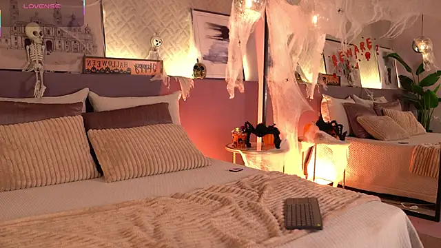 ElleDiane online show from October 21, 1:28 am