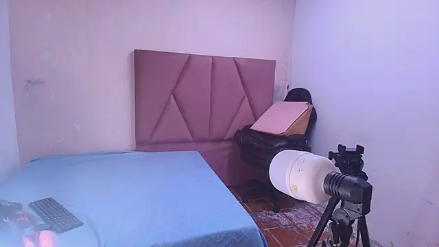 arl chloee online show from October 10, 3:05 am