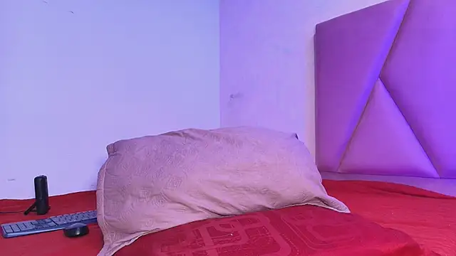 arl chloee online show from October 22, 3:18 am