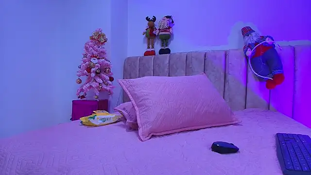 arl chloee online show from December 20, 3:02 am