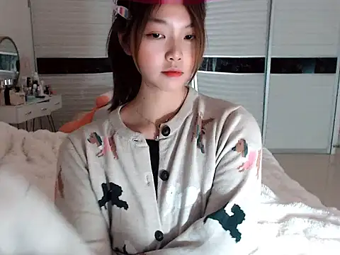 Snapshot of -Lucky_Girl chatting on December 15, 2:59 pm -Lucky Girl online show from December 15, 2:59 pm