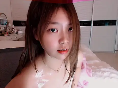Snapshot of -Lucky_Girl chatting on December 17, 6:24 am -Lucky Girl online show from December 17, 6:24 am