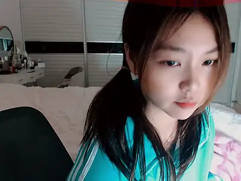 Snapshot of -Lucky_Girl chatting on December 17, 12:22 pm -Lucky Girl online show from December 17, 12:22 pm