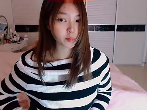 Snapshot of -Lucky_Girl chatting on December 18, 4:42 am -Lucky Girl online show from December 18, 4:42 am