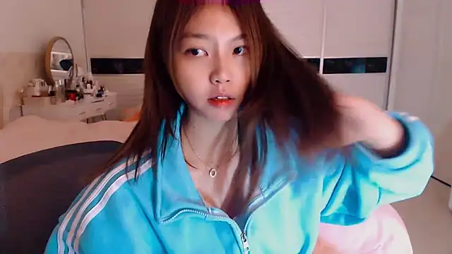 Snapshot of -Lucky_Girl chatting on December 19, 8:02 am -Lucky Girl online show from December 19, 8:02 am