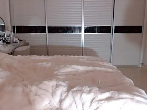 Snapshot of -Lucky_Girl chatting on January 4, 2:03 am -Lucky Girl online show from January 4, 2:03 am