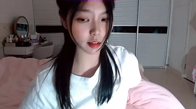 Snapshot of -Lucky_Girl chatting on January 13, 2:21 pm -Lucky Girl online show from January 13, 2:21 pm