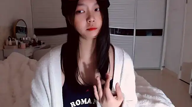 Snapshot of -Lucky_Girl chatting on January 18, 11:43 am -Lucky Girl online show from January 18, 11:43 am