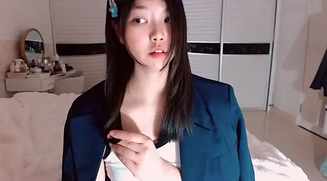 Snapshot of -Lucky_Girl chatting on February 9, 2:40 pm -Lucky Girl online show from February 9, 2:40 pm