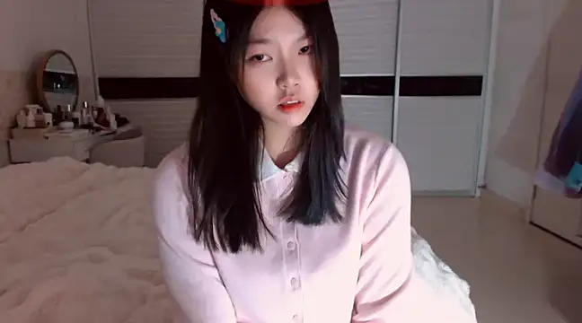 Snapshot of -Lucky_Girl chatting on February 9, 11:46 pm -Lucky Girl online show from February 9, 11:46 pm