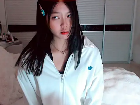 Snapshot of -Lucky_Girl chatting on February 10, 2:52 am -Lucky Girl online show from February 10, 2:52 am