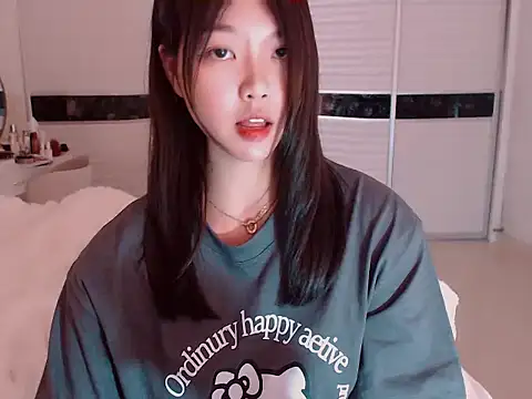 Snapshot of -Lucky_Girl chatting on February 12, 4:54 am -Lucky Girl online show from February 12, 4:54 am