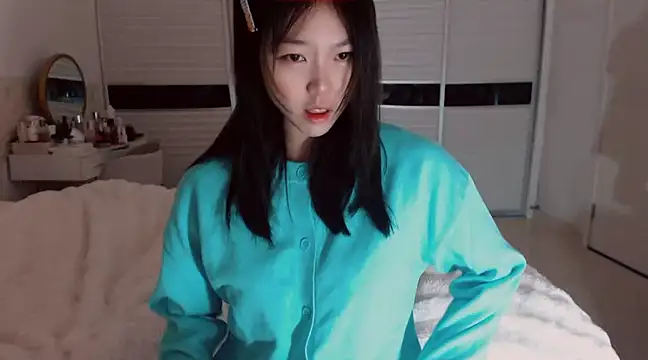 Snapshot of -Lucky_Girl chatting on February 13, 2:12 am -Lucky Girl online show from February 13, 2:12 am