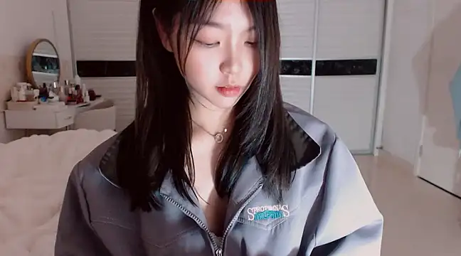 Snapshot of -Lucky_Girl chatting on February 13, 2:52 pm -Lucky Girl online show from February 13, 2:52 pm