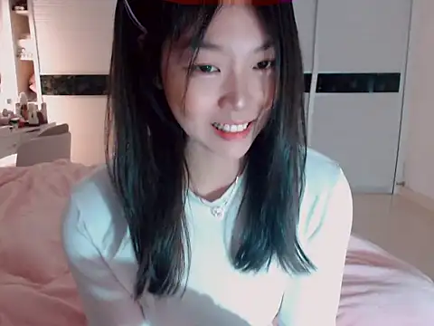 Snapshot of -Lucky_Girl chatting on February 17, 12:27 pm -Lucky Girl online show from February 17, 12:27 pm