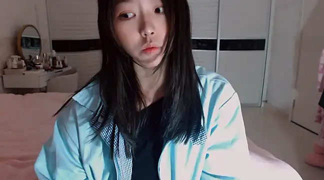 Snapshot of -Lucky_Girl chatting on February 18, 11:30 pm -Lucky Girl online show from February 18, 11:30 pm
