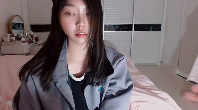 Snapshot of -Lucky_Girl chatting on February 19, 2:55 pm -Lucky Girl online show from February 19, 2:55 pm