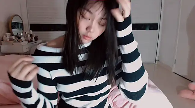 Snapshot of -Lucky_Girl chatting on February 19, 11:14 pm -Lucky Girl online show from February 19, 11:14 pm