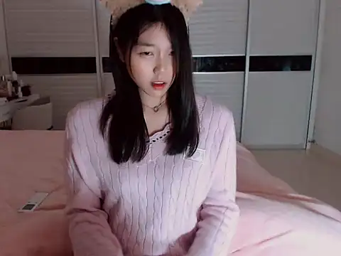 Snapshot of -Lucky_Girl chatting on February 20, 2:18 am -Lucky Girl online show from February 20, 2:18 am