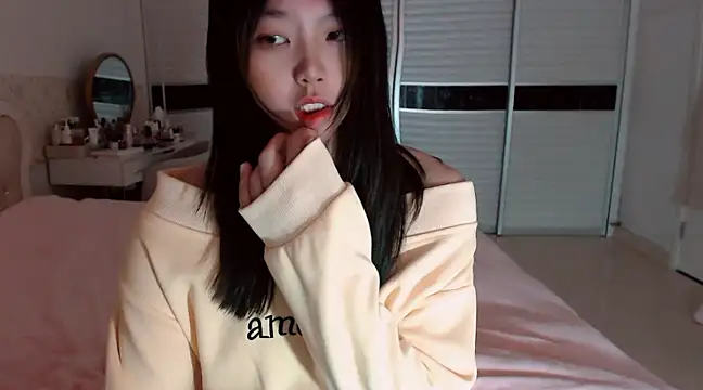 Snapshot of -Lucky_Girl chatting on February 26, 1:53 am -Lucky Girl online show from February 26, 1:53 am