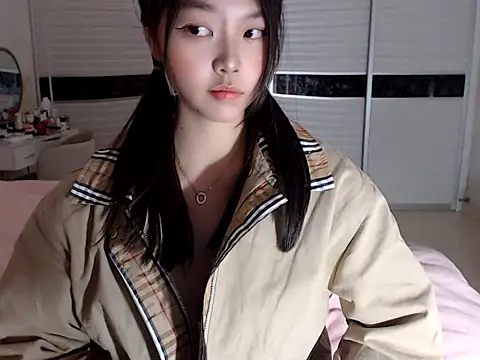Snapshot of -Lucky_Girl chatting on February 26, 12:14 pm -Lucky Girl online show from February 26, 12:14 pm