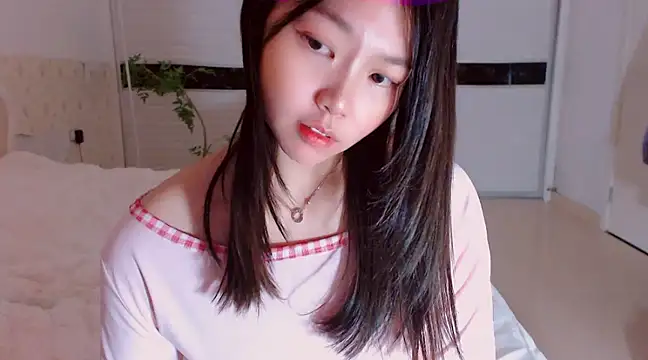 Snapshot of -Lucky_Girl chatting on March 4, 1:01 am -Lucky Girl online show from March 4, 1:01 am