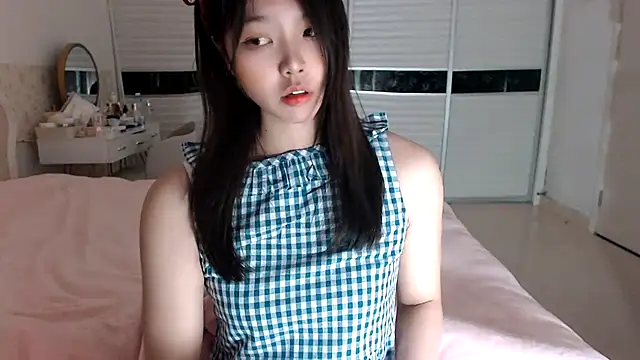 Snapshot of -Lucky_Girl chatting on March 19, 12:12 pm -Lucky Girl online show from March 19, 12:12 pm