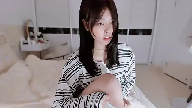 Snapshot of -Lucky_Girl chatting on September 13, 2:06 pm -Lucky Girl online show from September 13, 2:06 pm