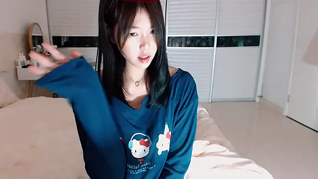 Snapshot of -Lucky_Girl chatting on September 14, 2:44 am -Lucky Girl online show from September 14, 2:44 am