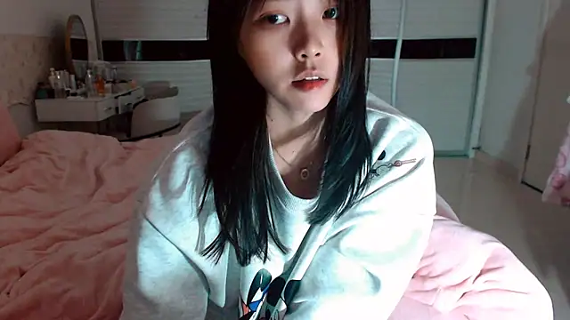 -Lucky Girl online show from March 1, 2:24 am