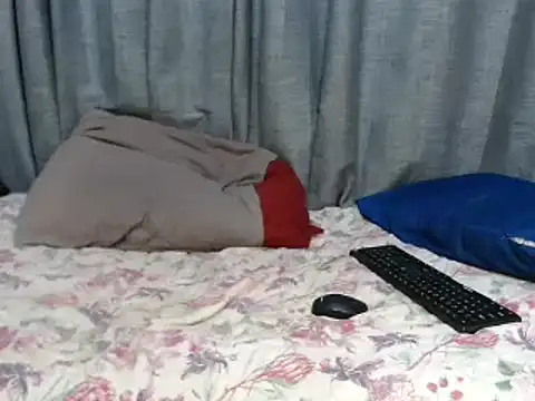 Snapshot of SexyCurvaceousxx chatting on December 5, 1:36 am SexyCurvaceousxx online show from December 5, 1:36 am