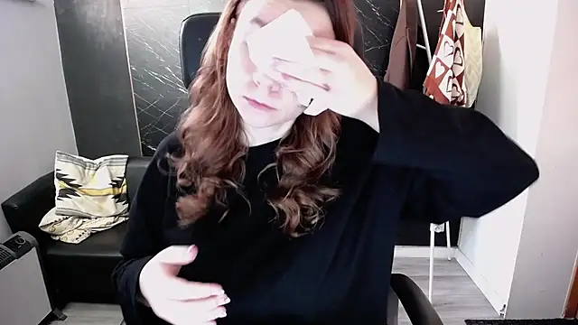 Snapshot of littleviki7 chatting on November 18, 8:30 am littleviki7 online show from November 18, 8:30 am