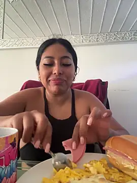 emmyjhonson07 online show from May 21, 1:07 pm