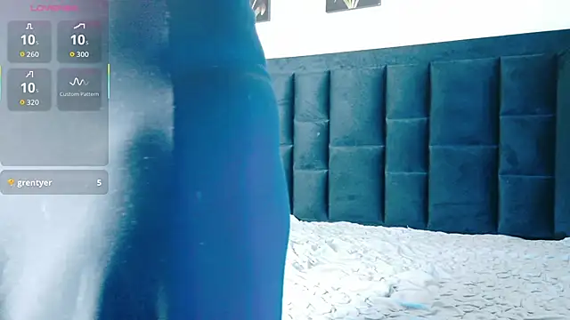 shybutdirtygirrll online show from November 12, 7:24 pm