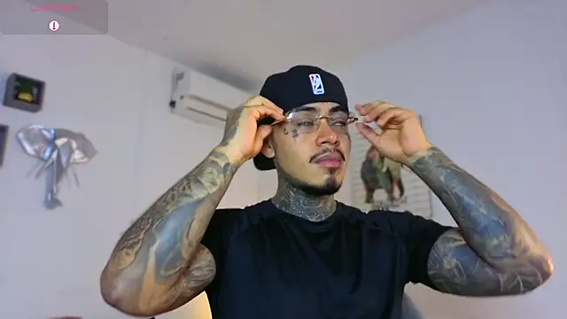 JordanSmiith  online show from December 22, 9:01 pm