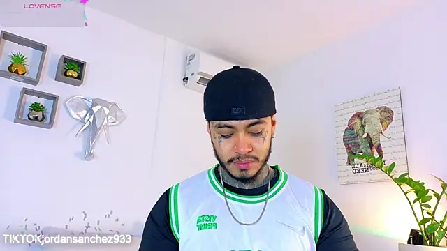 JordanSmiith  online show from February 28, 9:05 pm