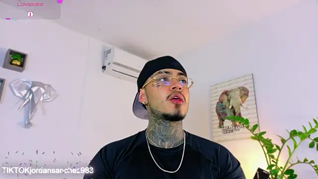 JordanSmiith  online show from March 12, 8:48 pm