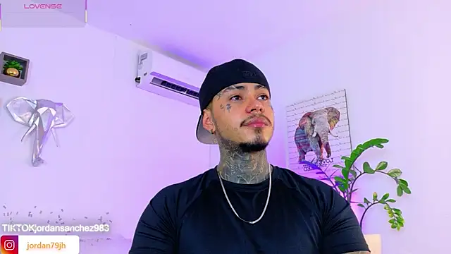 JordanSmiith  online show from May 19, 9:10 pm