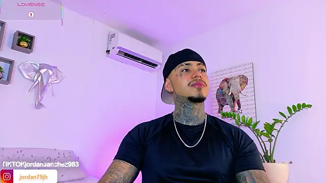 JordanSmiith  online show from May 25, 8:48 pm