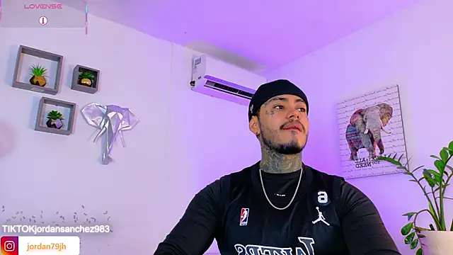 JordanSmiith  online show from June 17, 9:38 pm